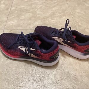 Women’s Brooks Ghost 16 Running Sneakers. Size 9.5 Wide. In excellent condition.